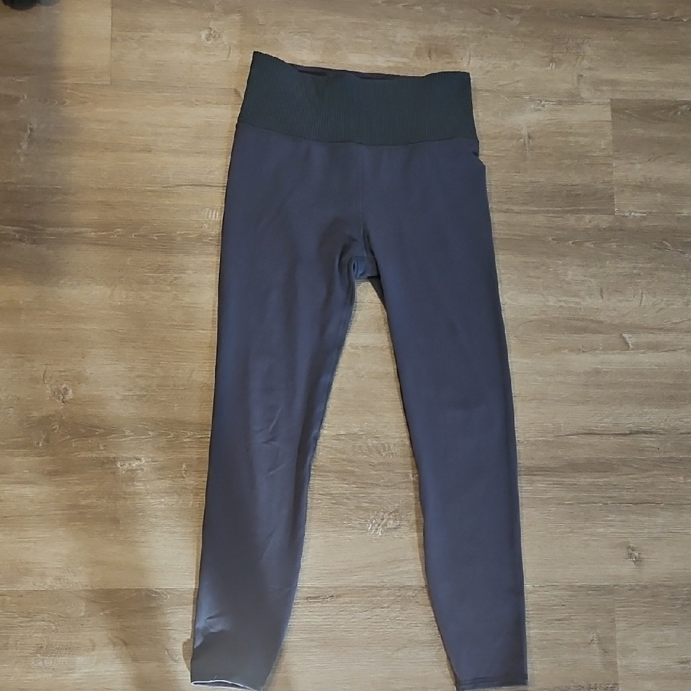 Vuori Grey Leggings Size Medium